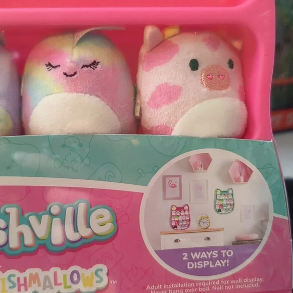 New Squishville Display with 4 Exclusive Squishy's. - Picture 2 of 6